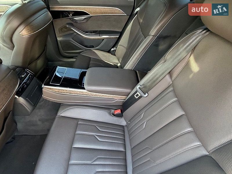 Седан Audi A8 2018 в Киеве