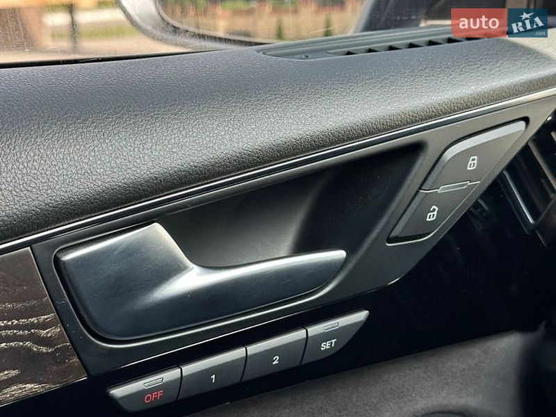 Седан Audi A8 2015 в Одессе
