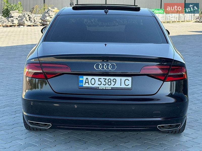 Седан Audi A8 2015 в Ужгороді