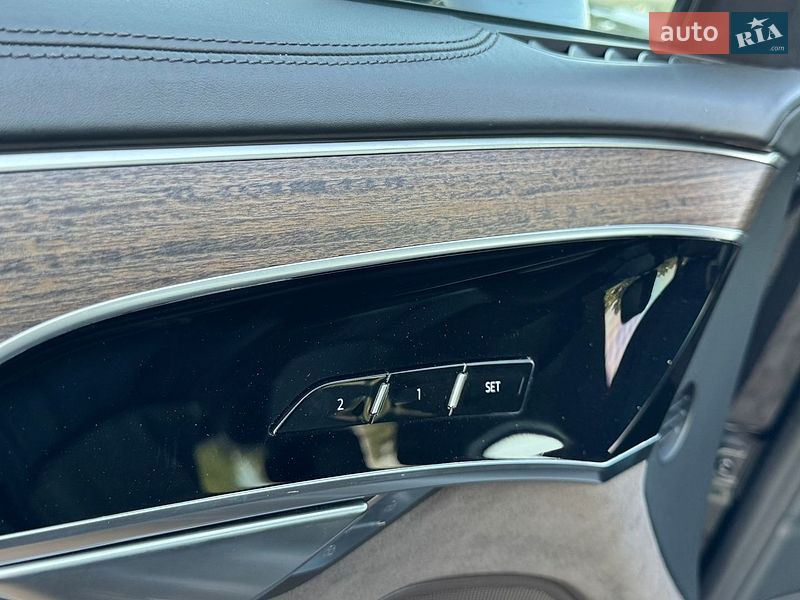 Седан Audi A8 2018 в Дніпрі