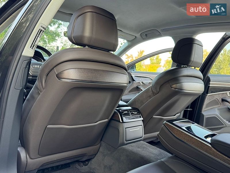 Седан Audi A8 2018 в Дніпрі