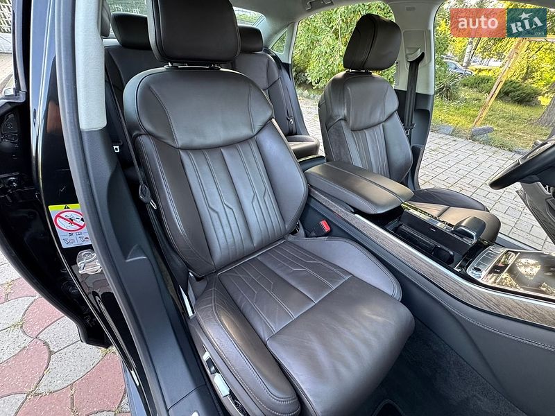 Седан Audi A8 2018 в Дніпрі