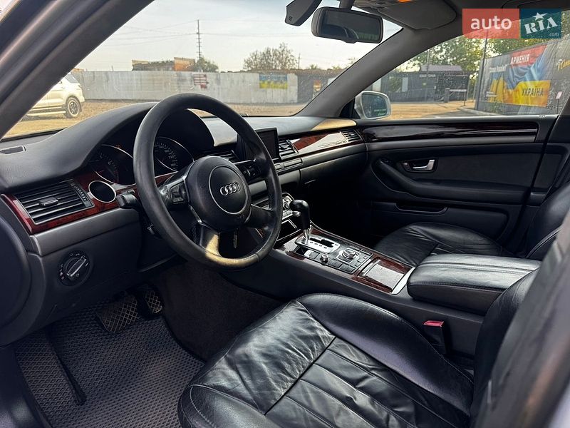 Седан Audi A8 2004 в Первомайську