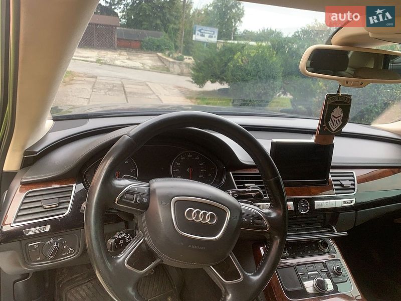 Седан Audi A8 2013 в Каменец-Подольском