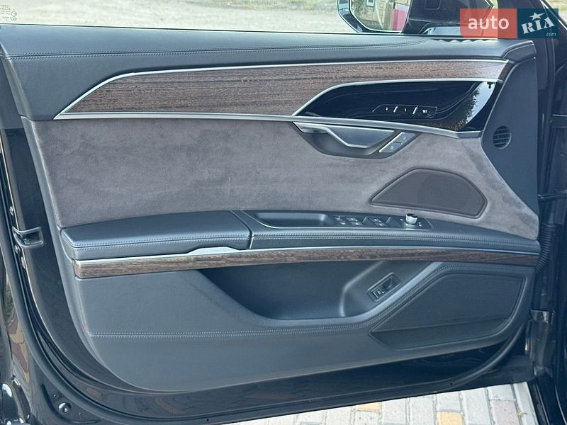 Седан Audi A8 2018 в Днепре