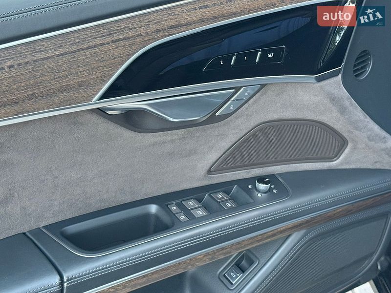 Седан Audi A8 2018 в Днепре