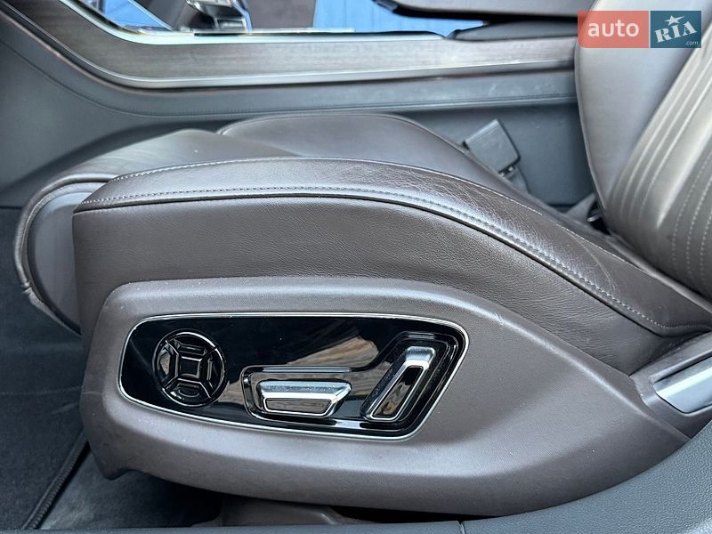 Седан Audi A8 2018 в Днепре
