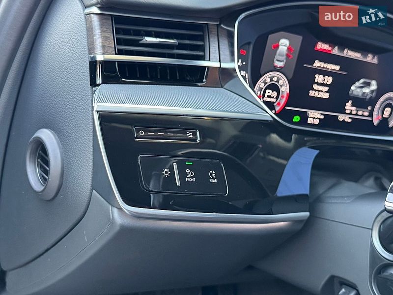 Седан Audi A8 2018 в Днепре