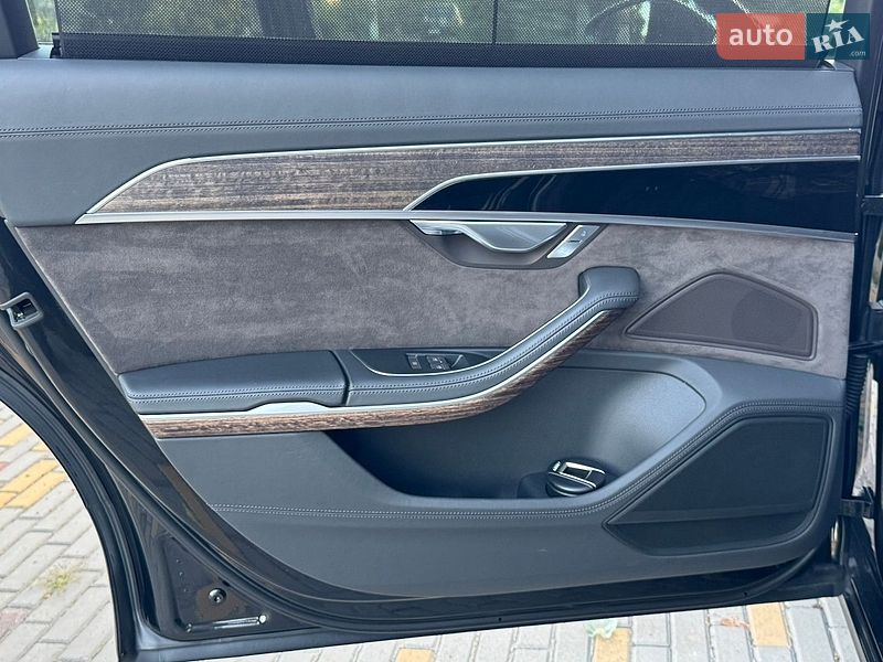 Седан Audi A8 2018 в Днепре