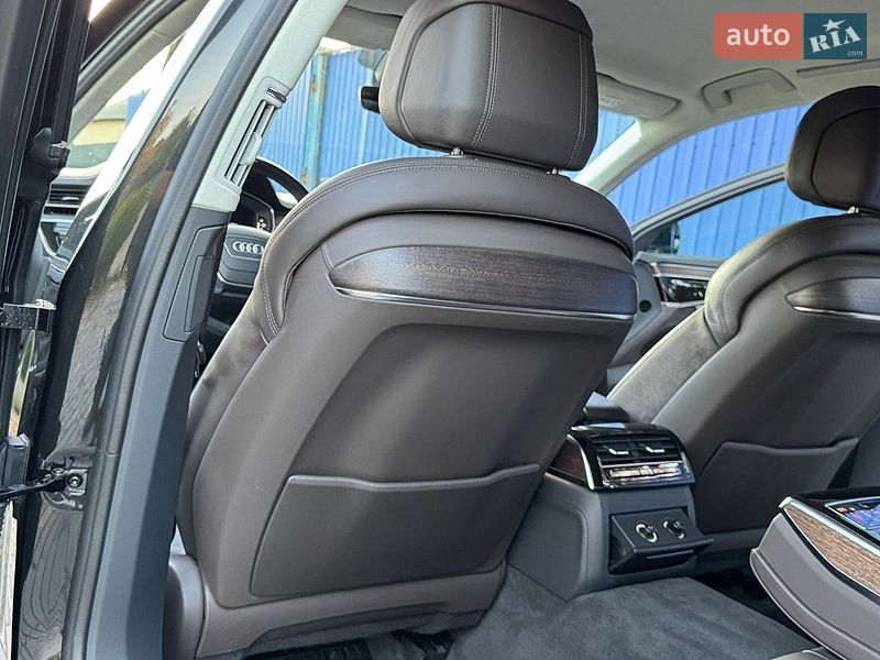 Седан Audi A8 2018 в Днепре