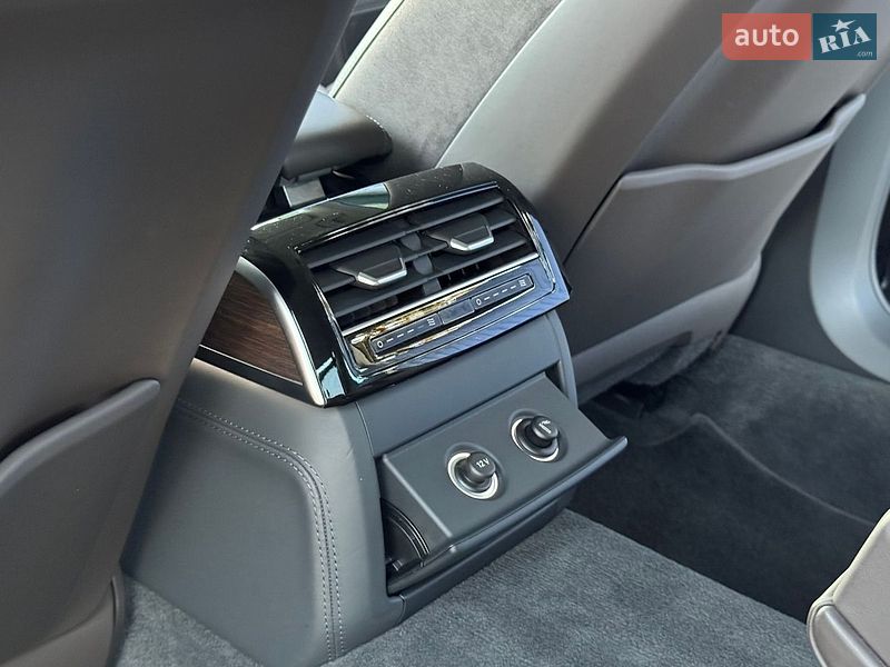 Седан Audi A8 2018 в Днепре