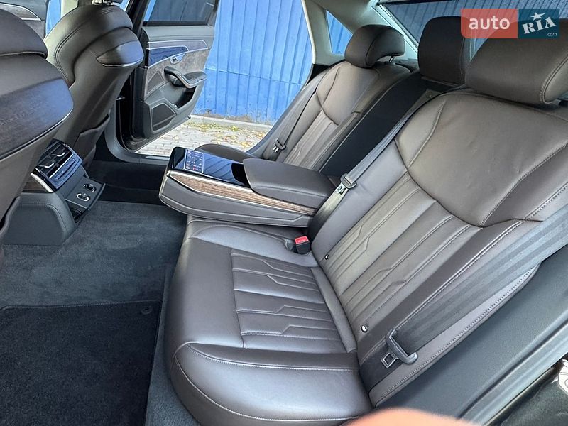 Седан Audi A8 2018 в Дніпрі