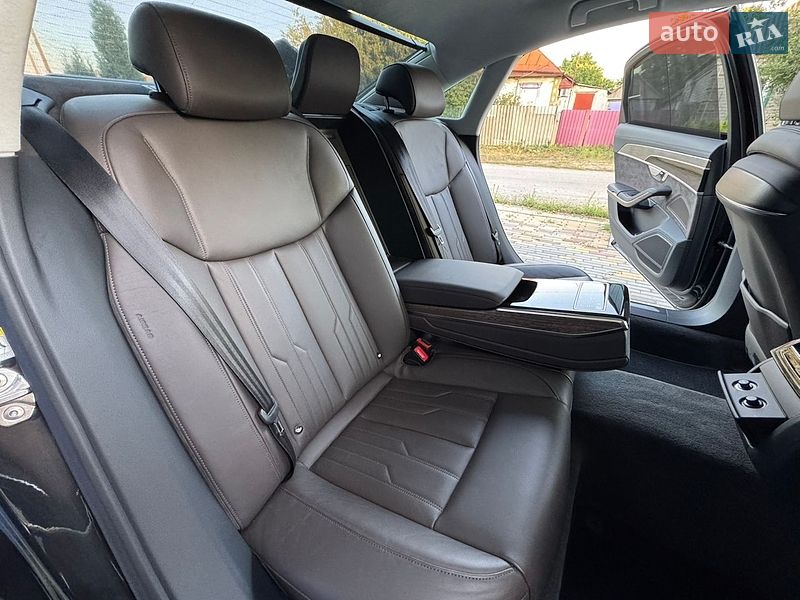 Седан Audi A8 2018 в Днепре