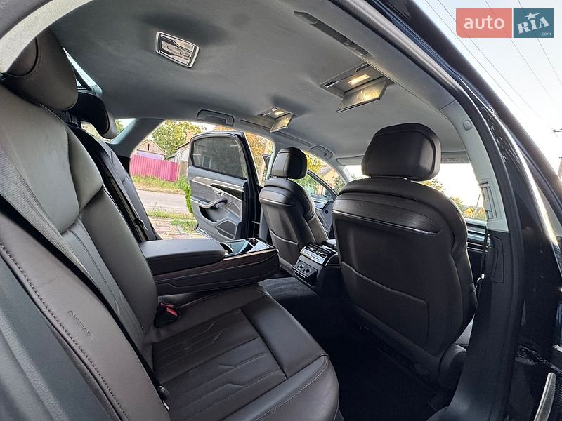 Седан Audi A8 2018 в Дніпрі