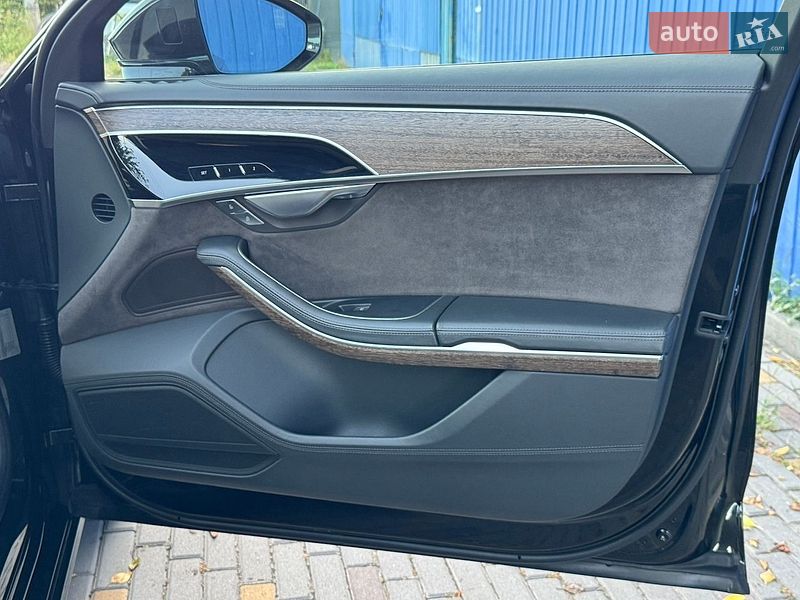 Седан Audi A8 2018 в Днепре