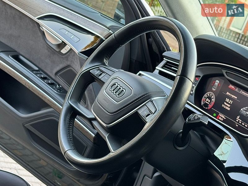 Седан Audi A8 2018 в Днепре