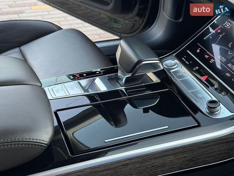 Седан Audi A8 2018 в Днепре