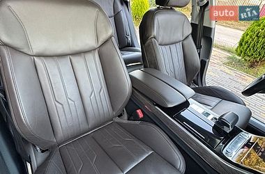 Седан Audi A8 2018 в Дніпрі