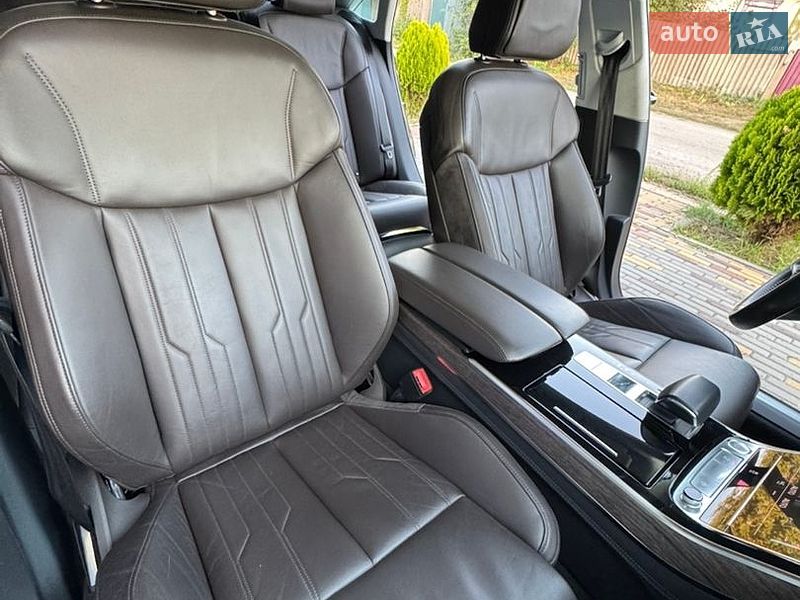 Седан Audi A8 2018 в Дніпрі