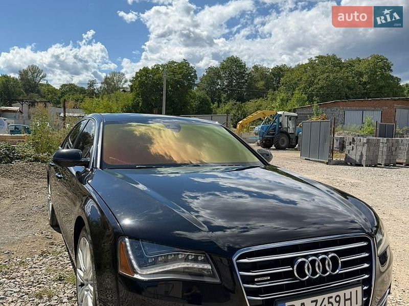 Седан Audi A8 2013 в Надворной