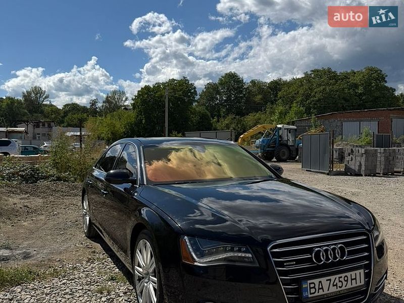Седан Audi A8 2013 в Надворной