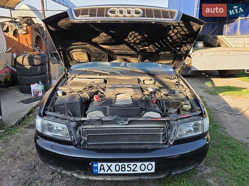 Седан Audi A8 1998 в Краснограді