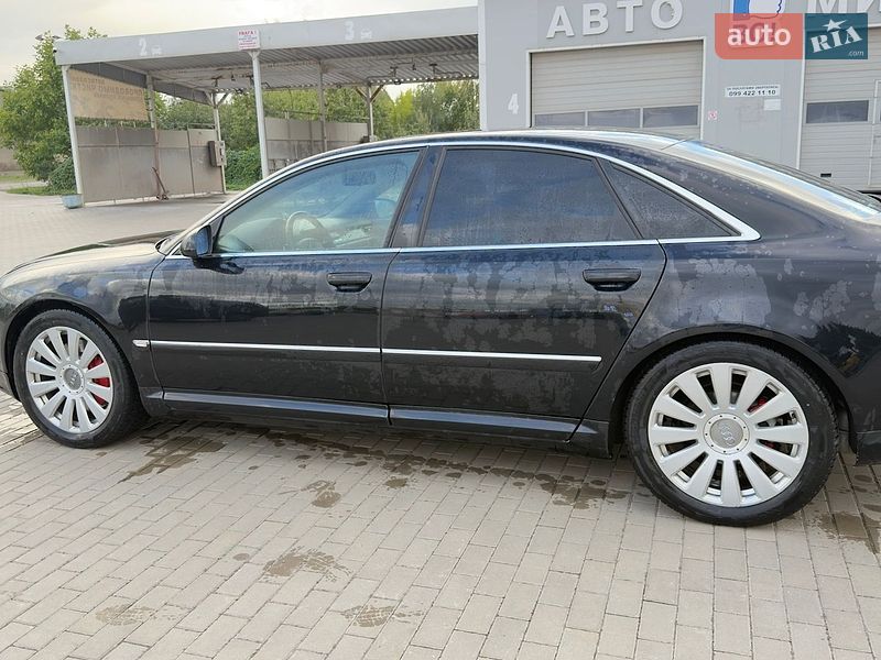 Седан Audi A8 2005 в Іваничах