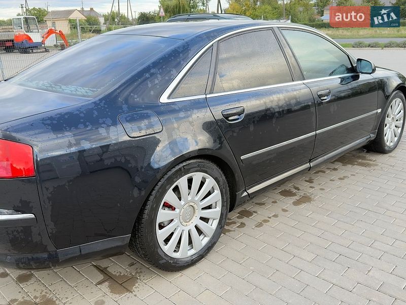 Седан Audi A8 2005 в Іваничах