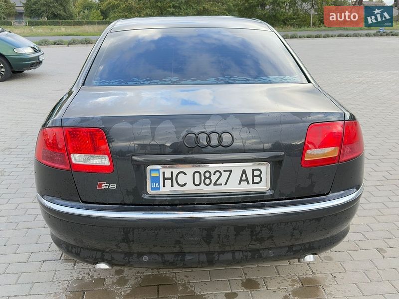 Седан Audi A8 2005 в Іваничах