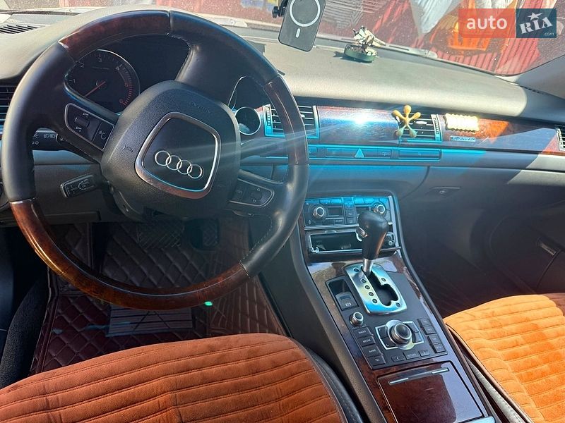 Седан Audi A8 2005 в Іваничах