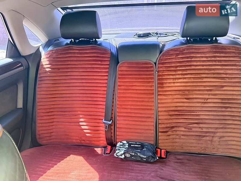 Седан Audi A8 2005 в Іваничах