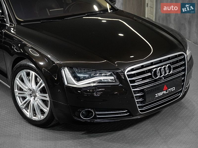 Седан Audi A8 2013 в Одесі