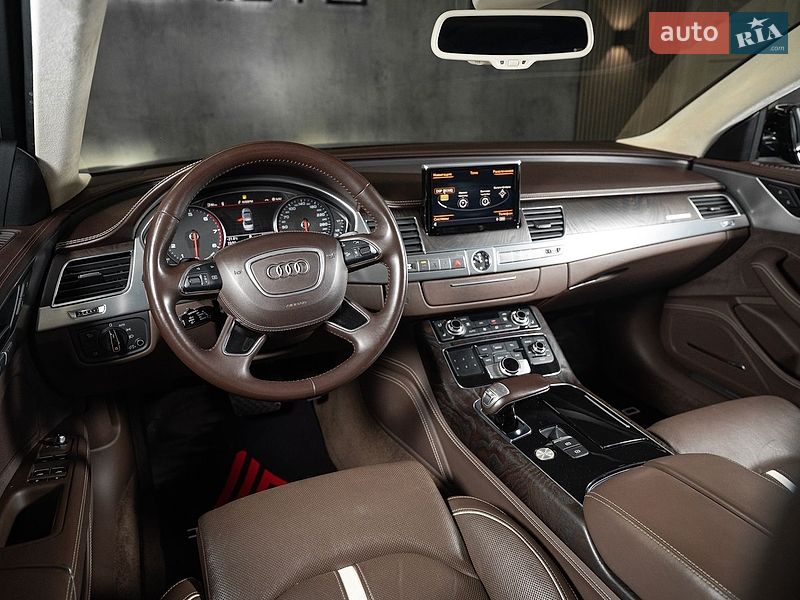 Седан Audi A8 2013 в Одесі