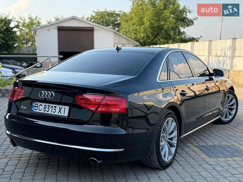 Седан Audi A8 2012 в Тернополі