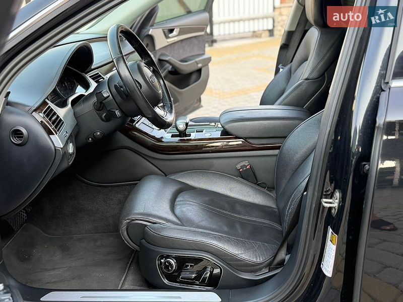 Седан Audi A8 2012 в Тернополі