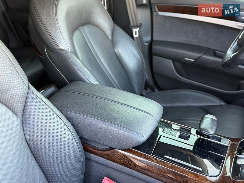 Седан Audi A8 2012 в Тернополі