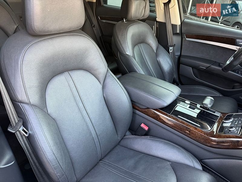 Седан Audi A8 2012 в Тернополі