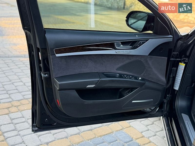 Седан Audi A8 2012 в Тернополі
