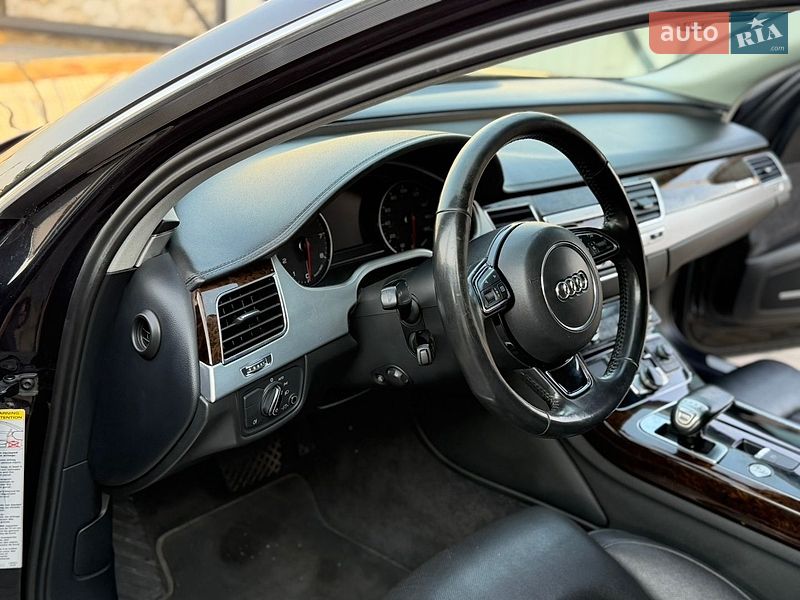 Седан Audi A8 2012 в Тернополі