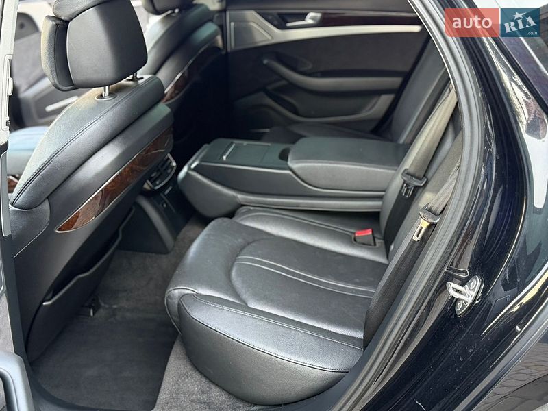 Седан Audi A8 2012 в Тернополі