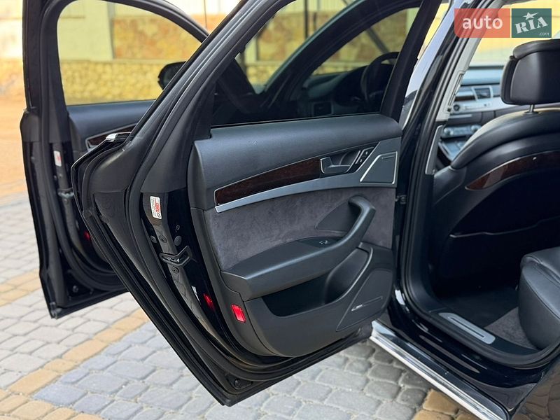 Седан Audi A8 2012 в Тернополі
