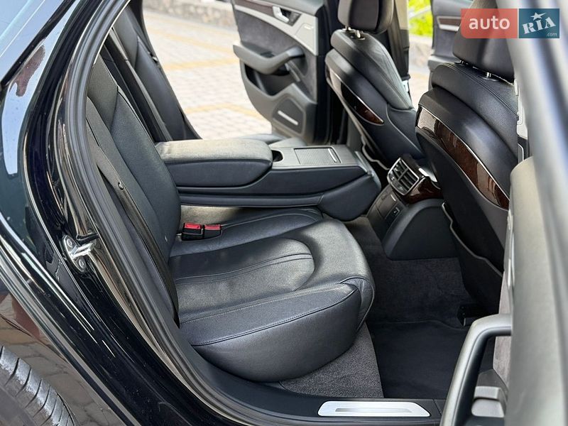 Седан Audi A8 2012 в Тернополі