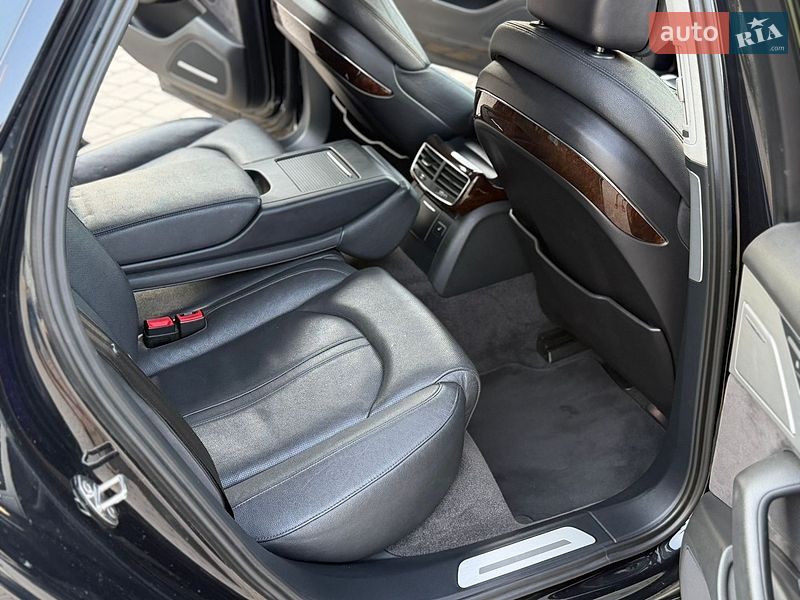 Седан Audi A8 2012 в Тернополі