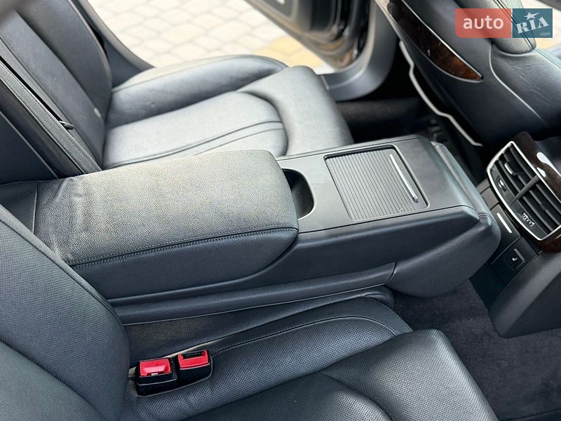 Седан Audi A8 2012 в Тернополі