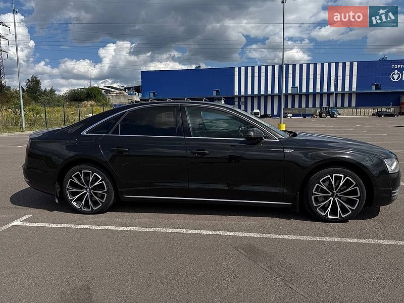 Седан Audi A8 2012 в Рівному