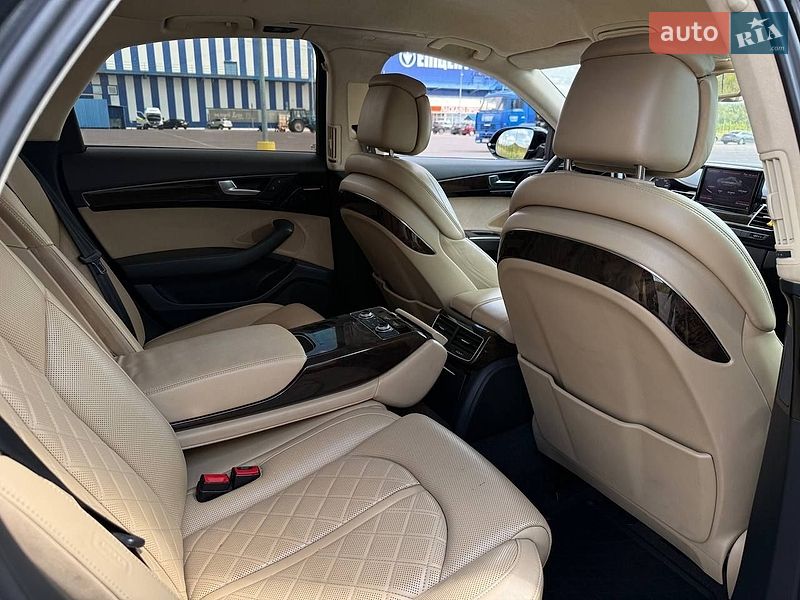 Седан Audi A8 2012 в Рівному