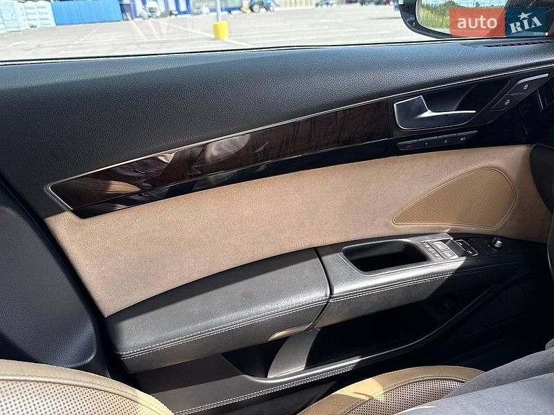 Седан Audi A8 2012 в Рівному
