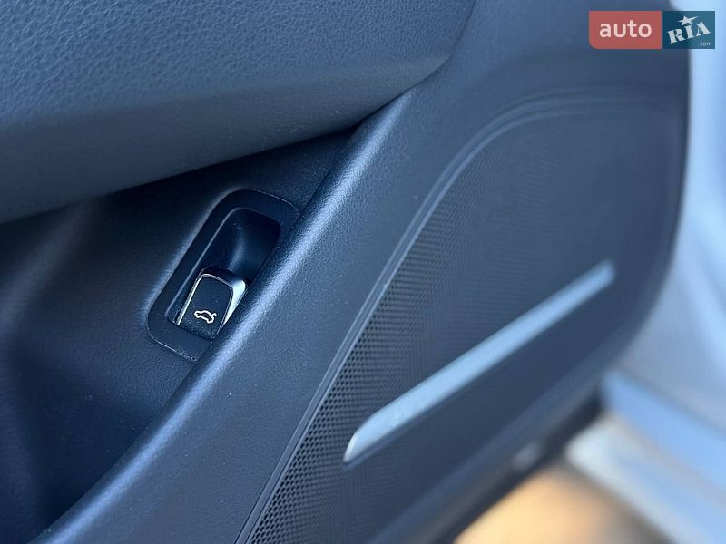 Седан Audi A8 2017 в Києві