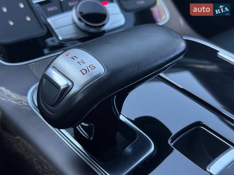 Седан Audi A8 2017 в Києві