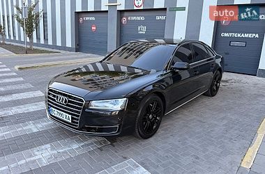 Седан Audi A8 2015 в Львові